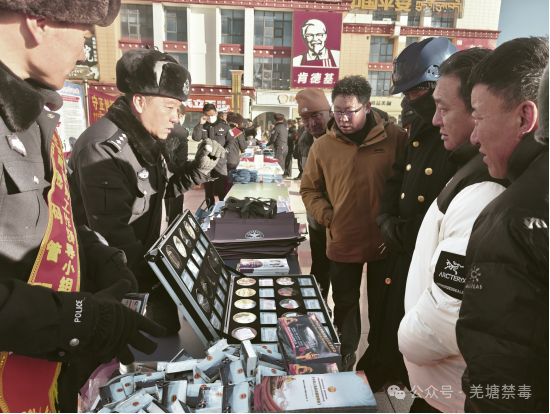 那曲市县两级禁毒民警开展开展禁毒宣传活动.png