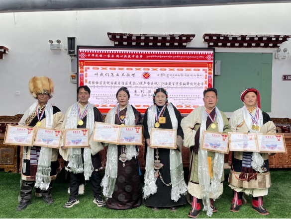 聂荣县聂荣镇团结社区举办喜迎西藏自治区.png